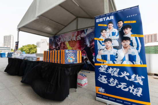 老厂房华丽转身打造电竞馆 引领潮玩新风尚