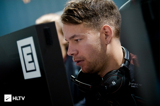 S15世界赛半决赛揭幕 LPL最后希望TES对阵T1